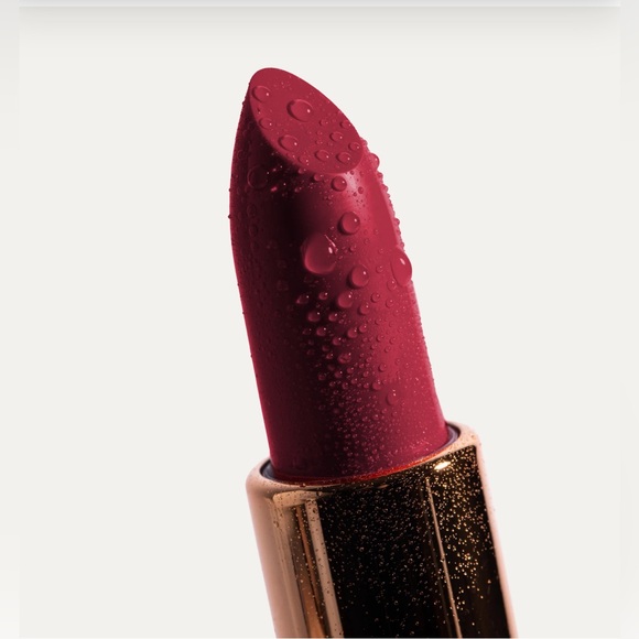 Yensa Super 8 VIBRANT SILK LIPSTICK in the colour Noble - Picture 1 of 16